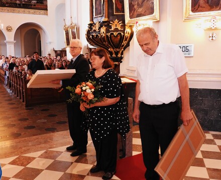 Darilo za župnika od župljanov